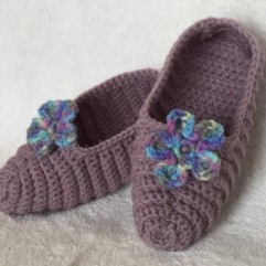 Crochet Slippers for Children Adults - FREE Crochet Pattern!