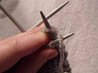 Knitting the loop stitch