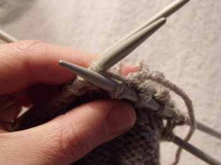 Knitting the loop stitch