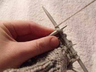 Knitting the loop stitch