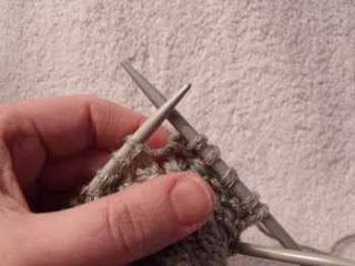 Knitting the loop stitch