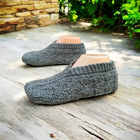 Knitted Slippers for Men - FREE Knitting Pattern