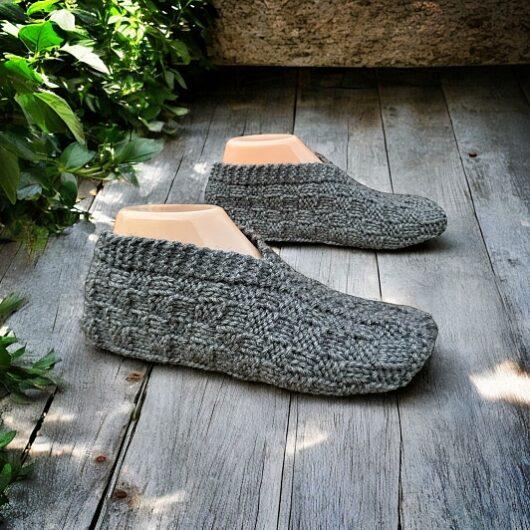 Knitted Slippers for Men - FREE Knitting Pattern