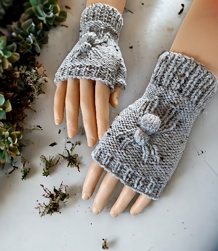 Knit Spider Gloves - Fre Knitting Pattern - Fingerless Gloves with Spiders