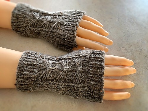 Grey bow fingerless gloves