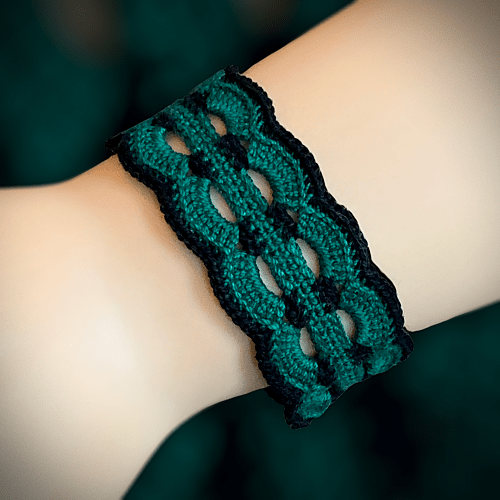 Learn to crochet jewelry - Crochet a Bracelet