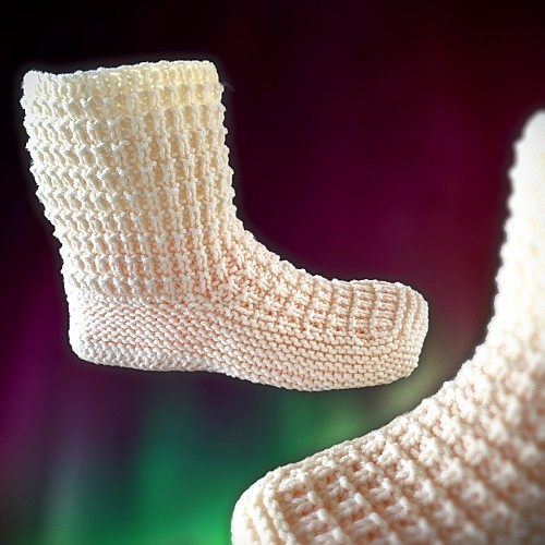 Super Cozy Textured Adult Bootie Slippers - FREE Knitting Pattern