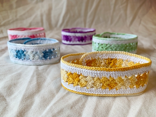 Crochet Jewelry Pattern - Learn to make a bracelet
