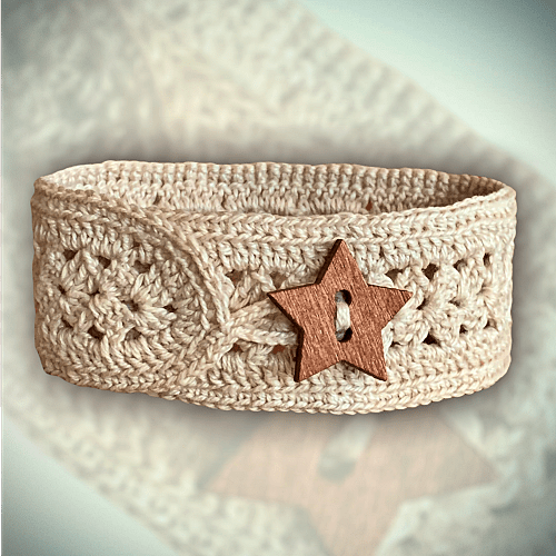Fans Crochet Bracelet with Star Clasp