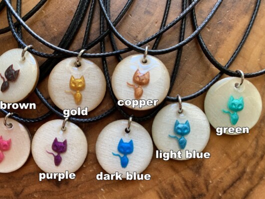 Sample colours for cat rings and necklaces