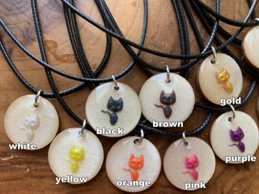 Sample colours for cat rings and necklaces