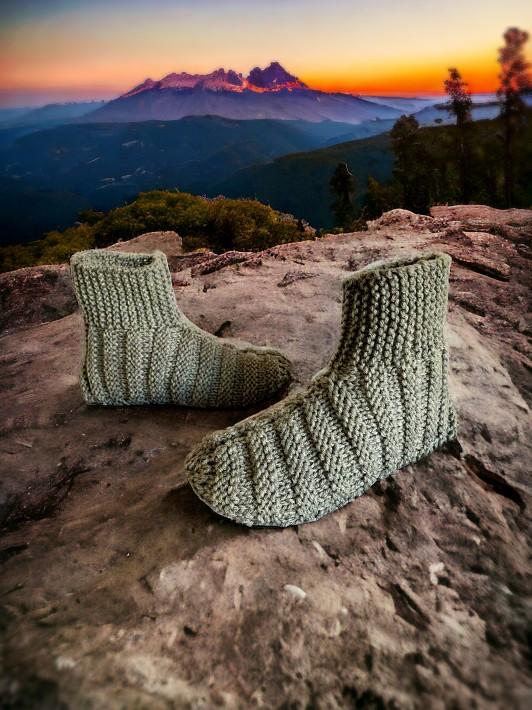 Ribbed adult bootie slippers - free knitting pattern