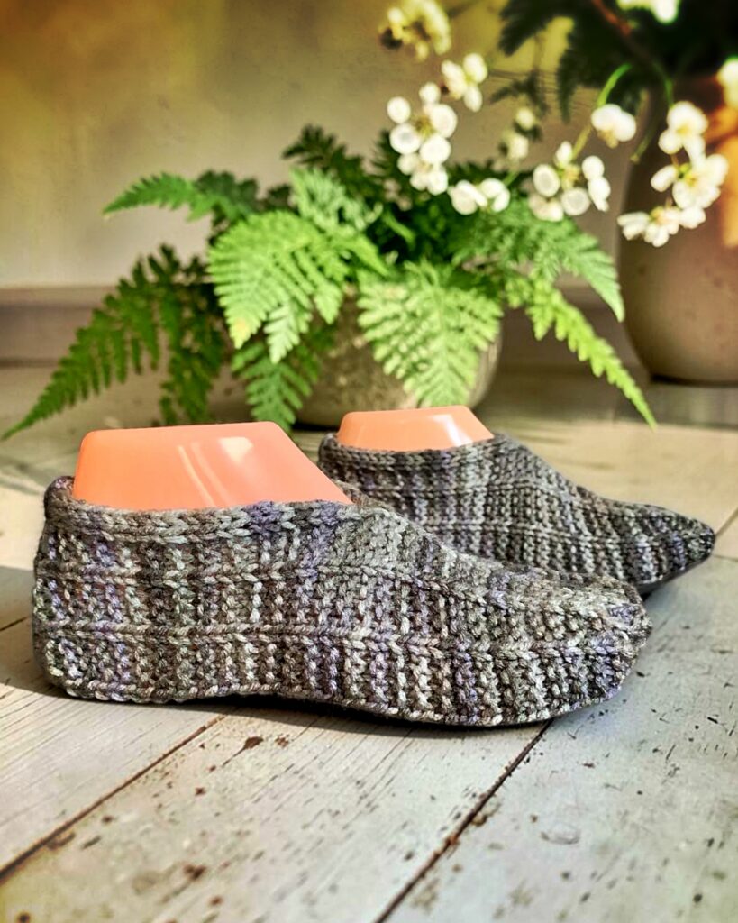 Easy knit slippers with rolled cuffs, handmade using a simple knitting pattern