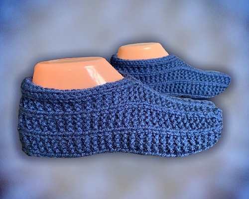 Easy to Knit One Piece Rolled Cuff Slippers - free knitting pattern