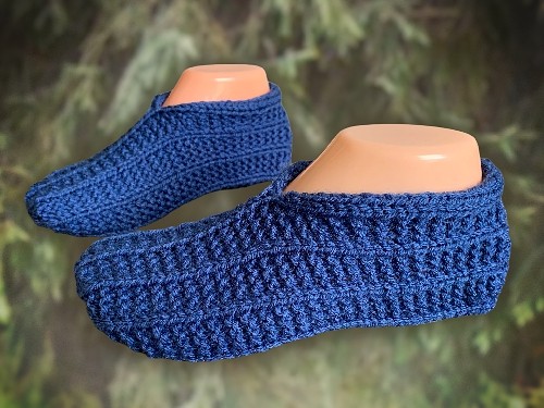 Easy to Knit One Piece Rolled Cuff Slippers - free knitting pattern