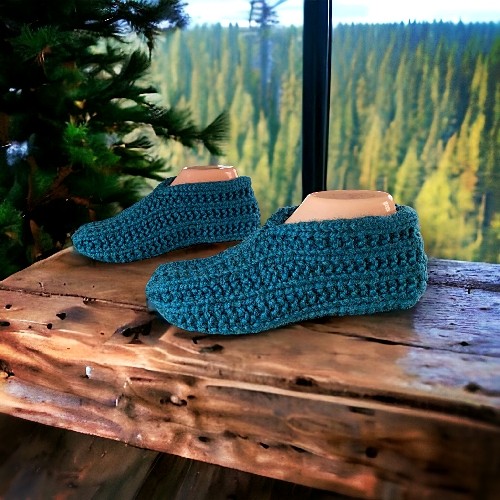 Flat knit slippers on straight needles with bulky yarn