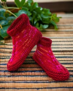 Adult Cuffed Bootie - Knit on Straight Needles with bulky yarn
