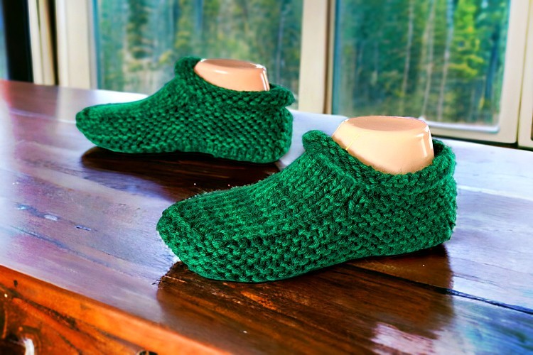 Bulky yarn Slippers Knit on straight needles - dark green