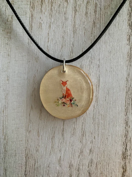 fox sitting necklace
