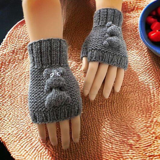 Hippo fingerless gloves - free knitting pattern