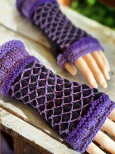 Free knitting pattern fingerless gloves, mitts, mittens, wrist warmers