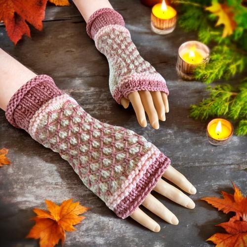 Free knitting pattern fingerless gloves, mitts, mittens, wrist warmers