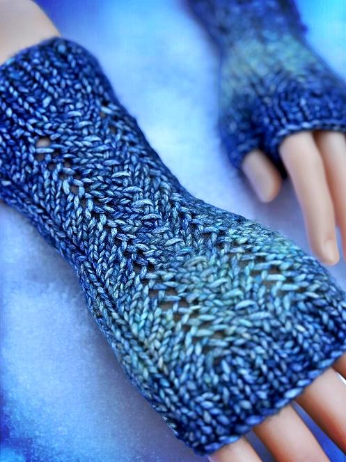 free knitting pattern fingerless gloves - zigzag elegance