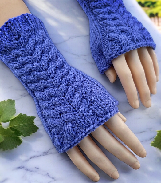 Easy to knit cable fingerless gloves