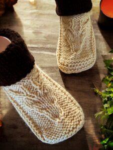 Knitted deer slippers with a cuff - free knitting pattern