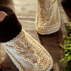 Knitted deer slippers with a cuff - free knitting pattern