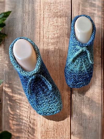 Knit slippers that stay on your feet