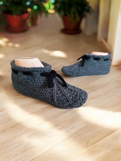 Knitted slippers that stay on your feet