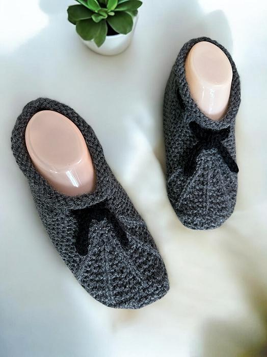 Knit slippers that stay on your feet