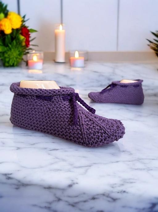 Knit slippers that stay on your feet