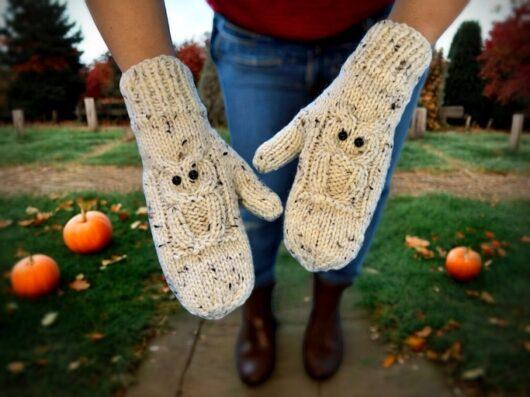 Knitted Owl Mitts - knit flat easy quick knitting pattern