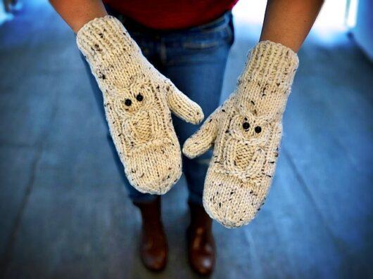 Knitted Owl Mitts - knit flat easy quick knitting pattern