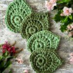 Free easy crochet leaf pattern for appliqués and décor