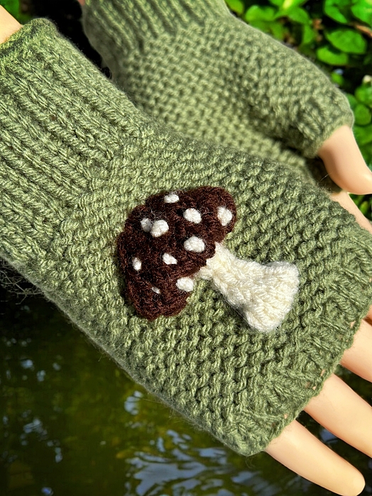 Mushroom fingerless glove knitting pattern sample