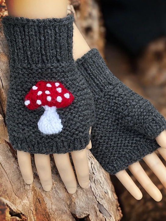 Mushroom fingerless glove knitting pattern sample