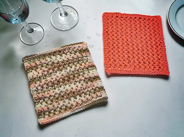 Free knit dishcloth pattern worked flat on straight needles simple 4 row repeat beginner friendly design