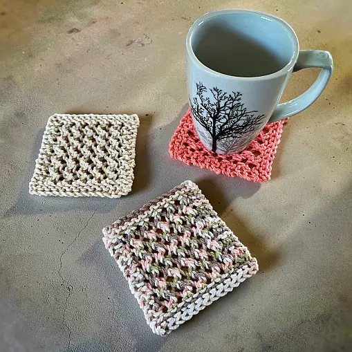 Easy knit dishcloth free knitting pattern flat lay 4 row repeat textured cotton dishcloth