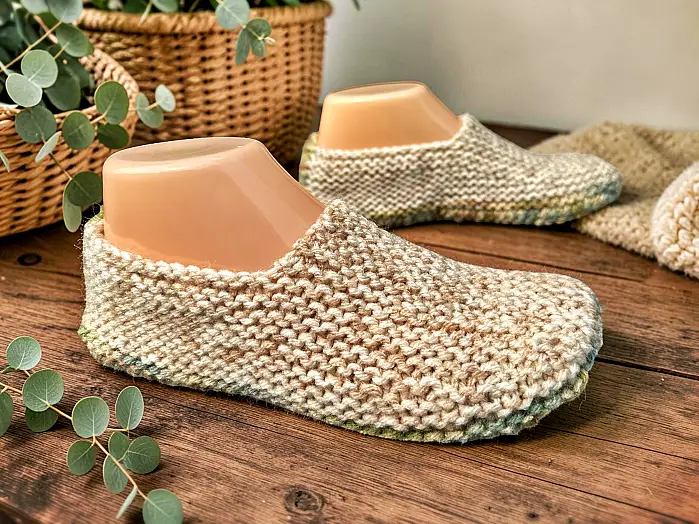 Free Knit Flat Slippers Pattern for All Skill Levels
