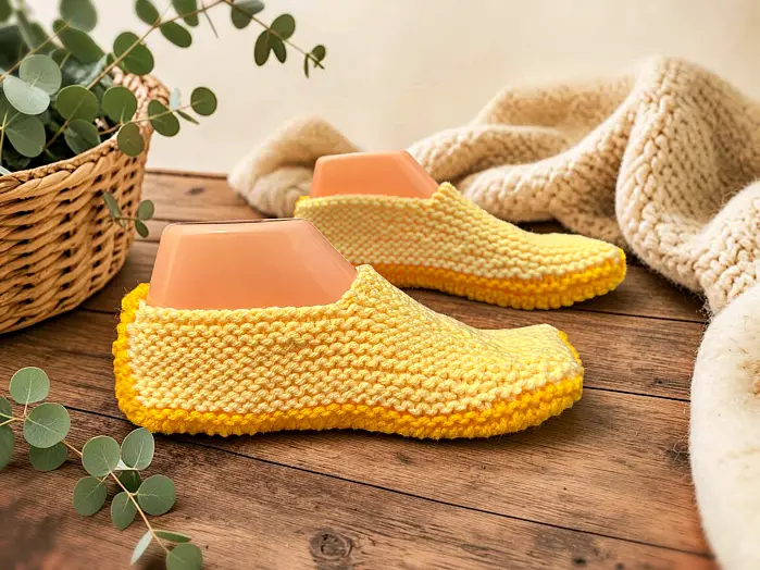 Hand knitted adult slippers made with a free knitting pattern using simple short rows