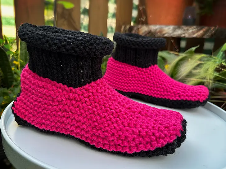 Easy chunky slipper knitting pattern with cuff