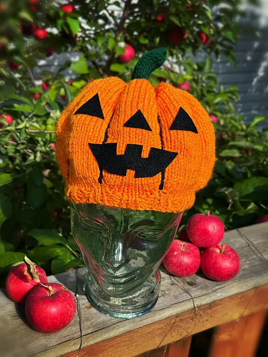 Easy Halloween pumpkin hat knitting pattern