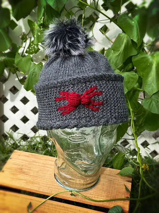 Free knitted spider hat pattern with colourwork