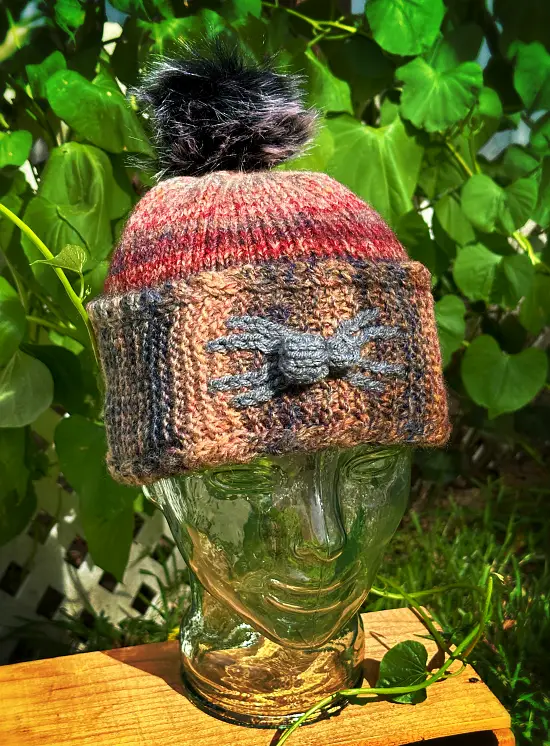 Free spider beanie knitting pattern for Halloween and winter