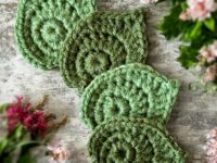 Free easy crochet leaf pattern for appliqués and décor